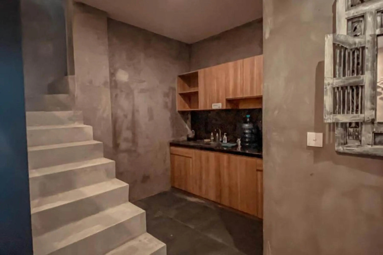 RedDoorz near Lippo Mall 2