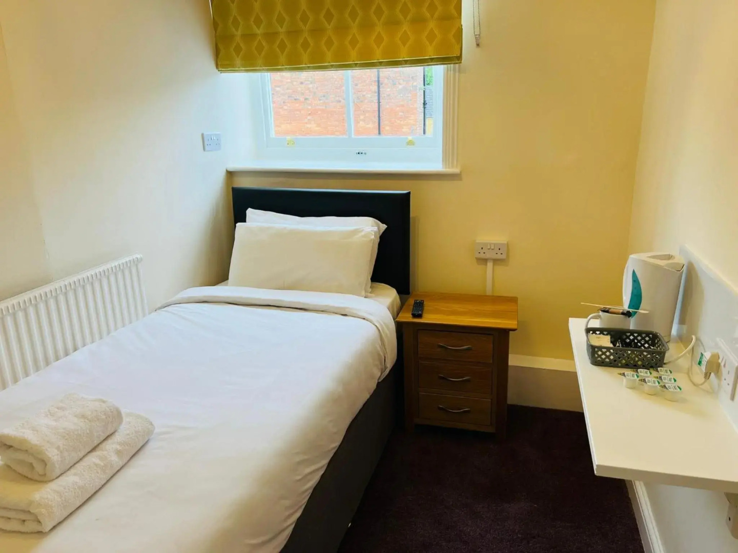 Rothwell House Hotel .