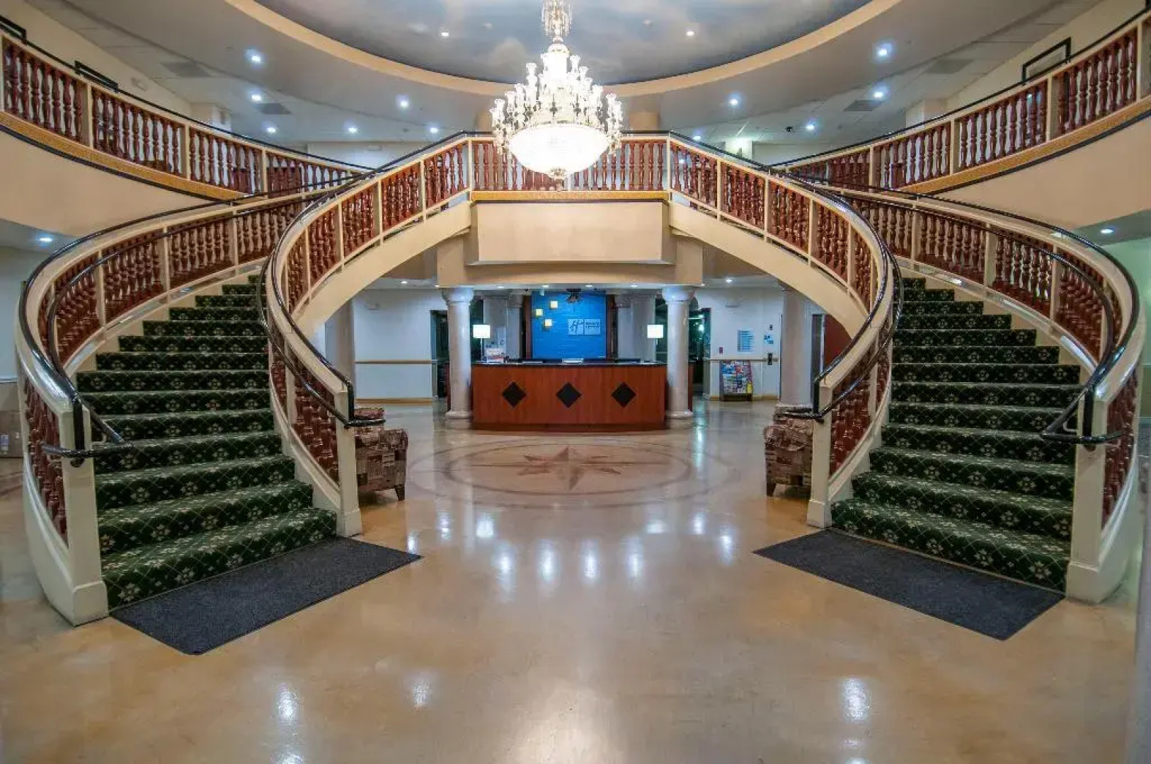 Holiday Inn Express and Suites Bakersfield Central by IHG