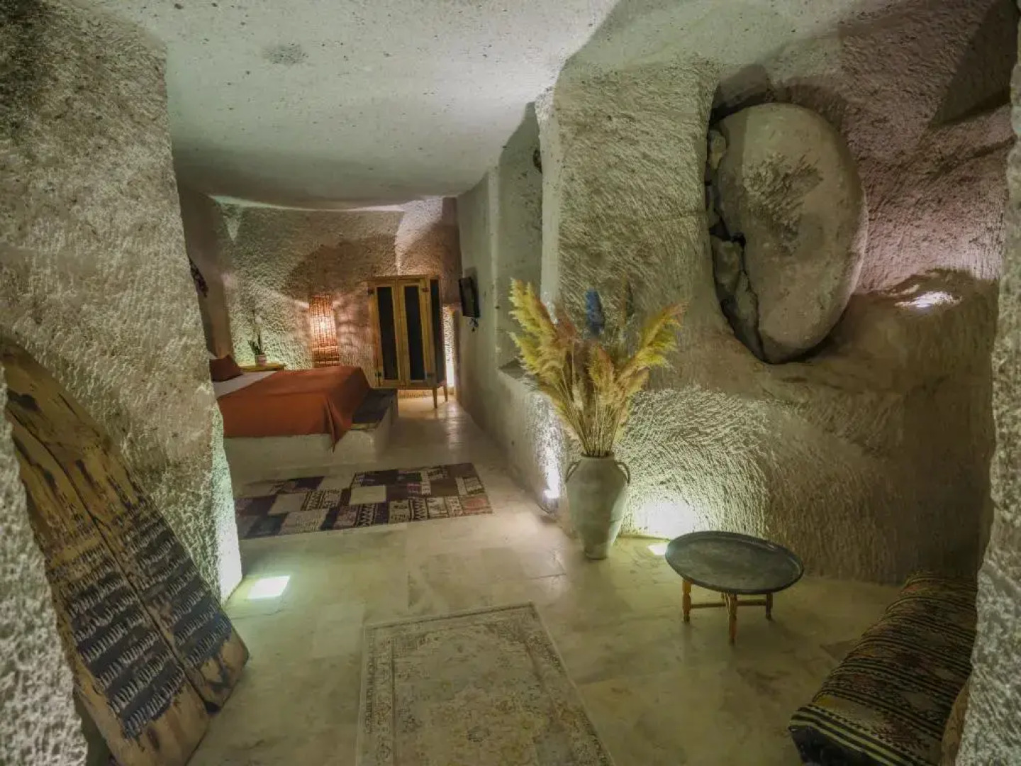 Kalsedon Cave Suites