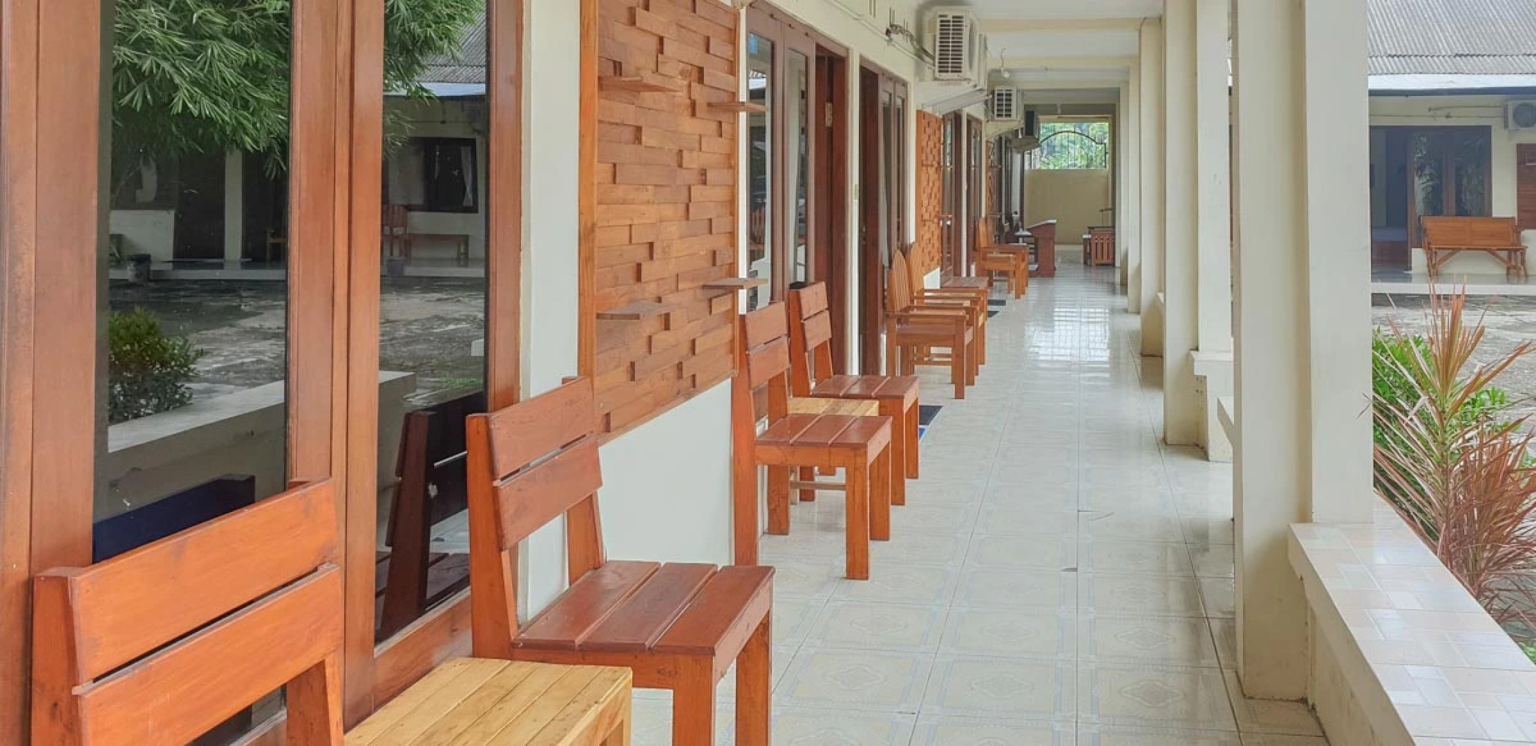 Rifaraz Syariah Hotel by OYO Rooms