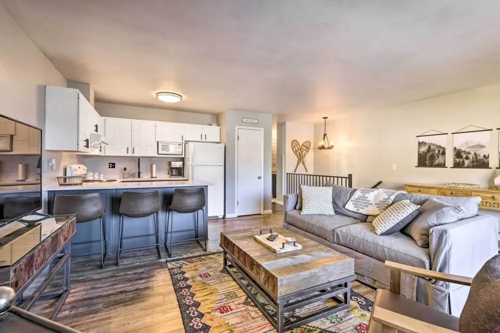 7 Mi to Keystone: Mtn-view Abode w/ Deck!