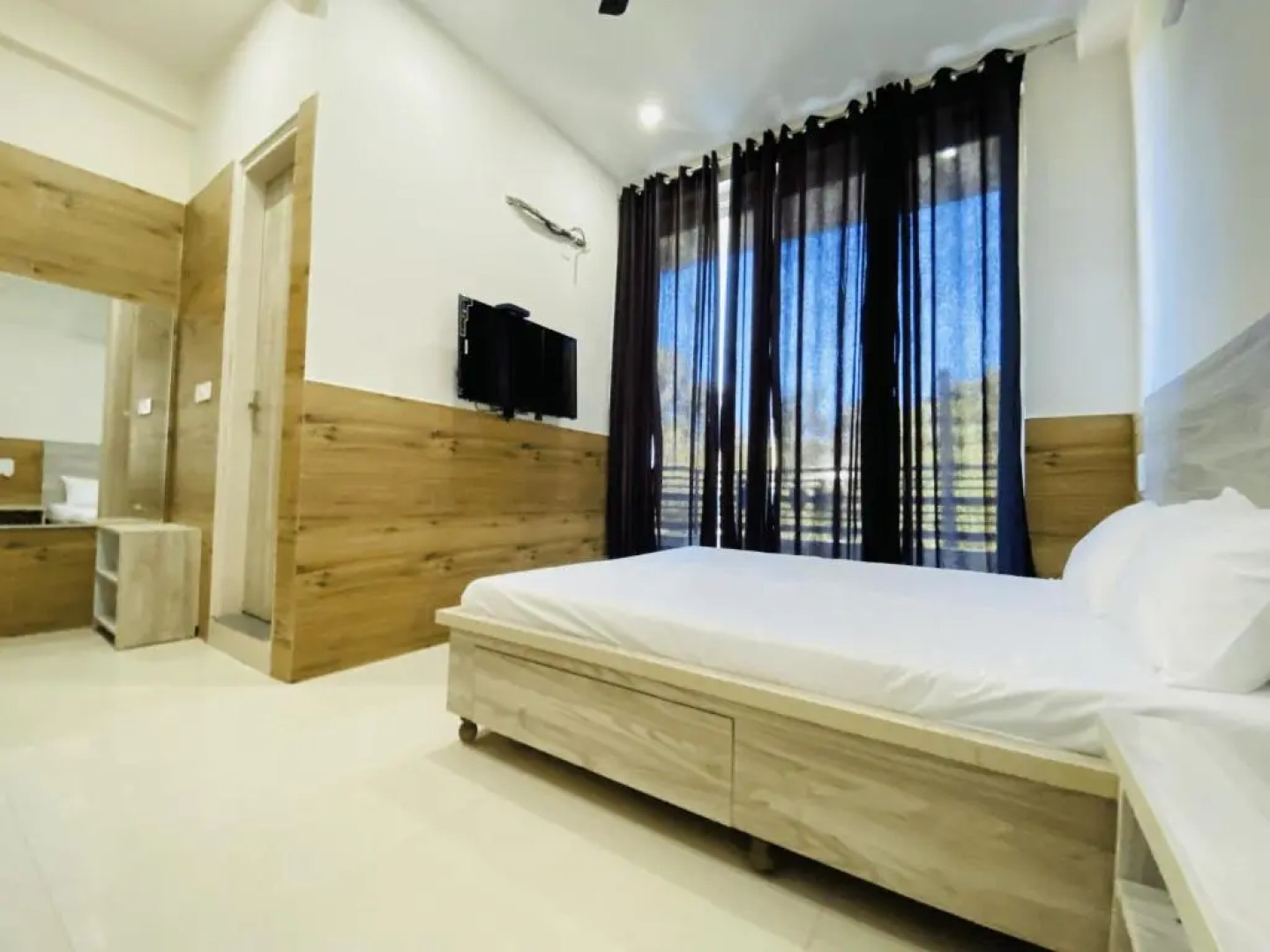 Luxury Low Cost Rooms Dharamsala Lift Wifi 5G