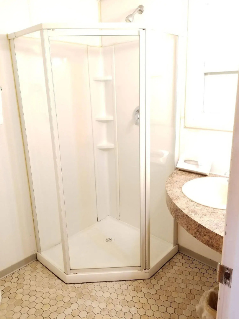 The Royal Victorian Motel