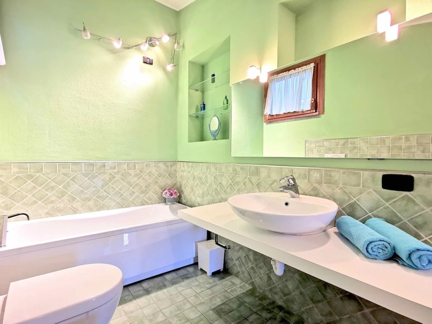 Sumptuous and panoramic Lake Como villa.