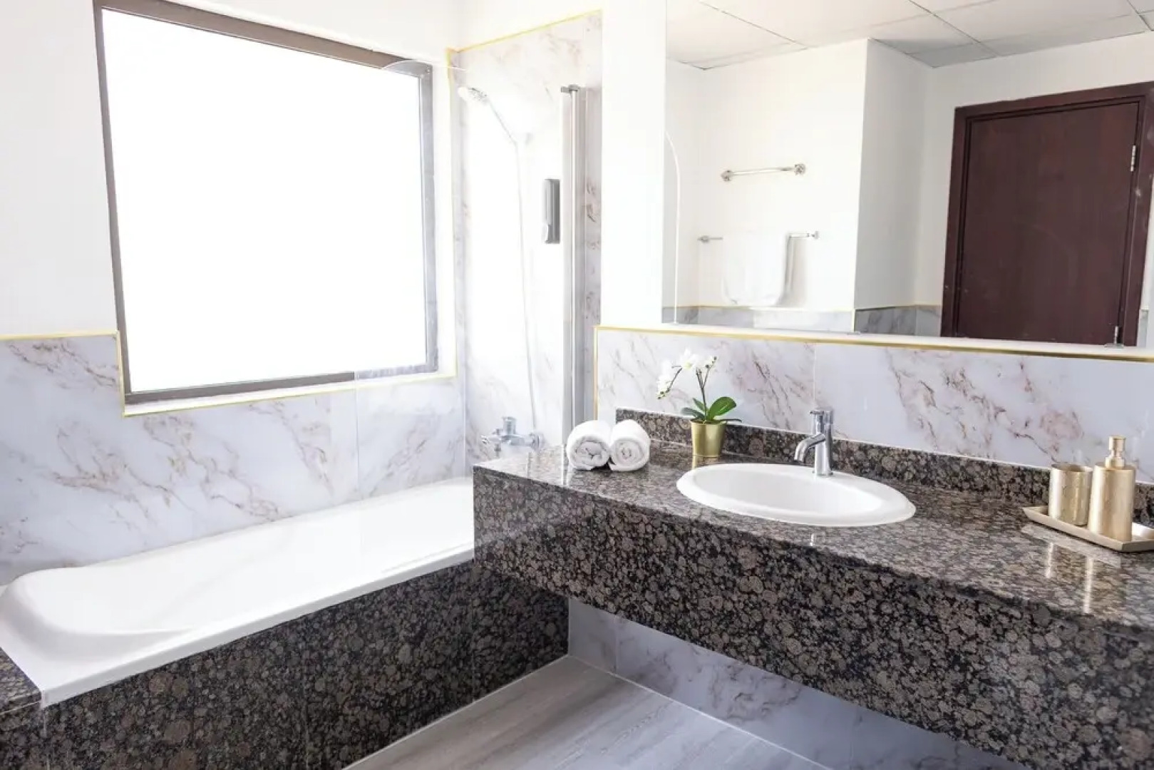 HAPPY SEASON I Amwaj apartment