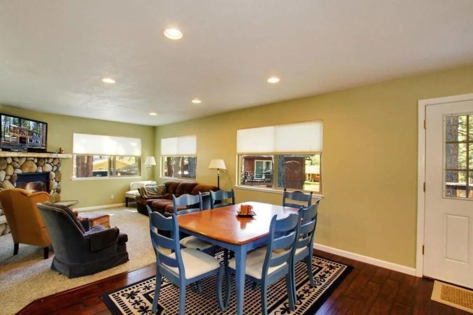 Ormsby House 1489O 4 Bedroom Home by RedAwning