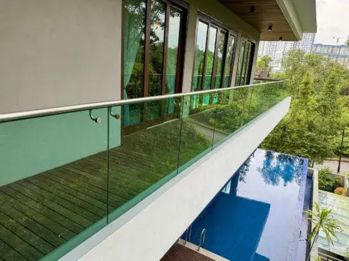 Green Escape City Private Pool Haven 24 pax