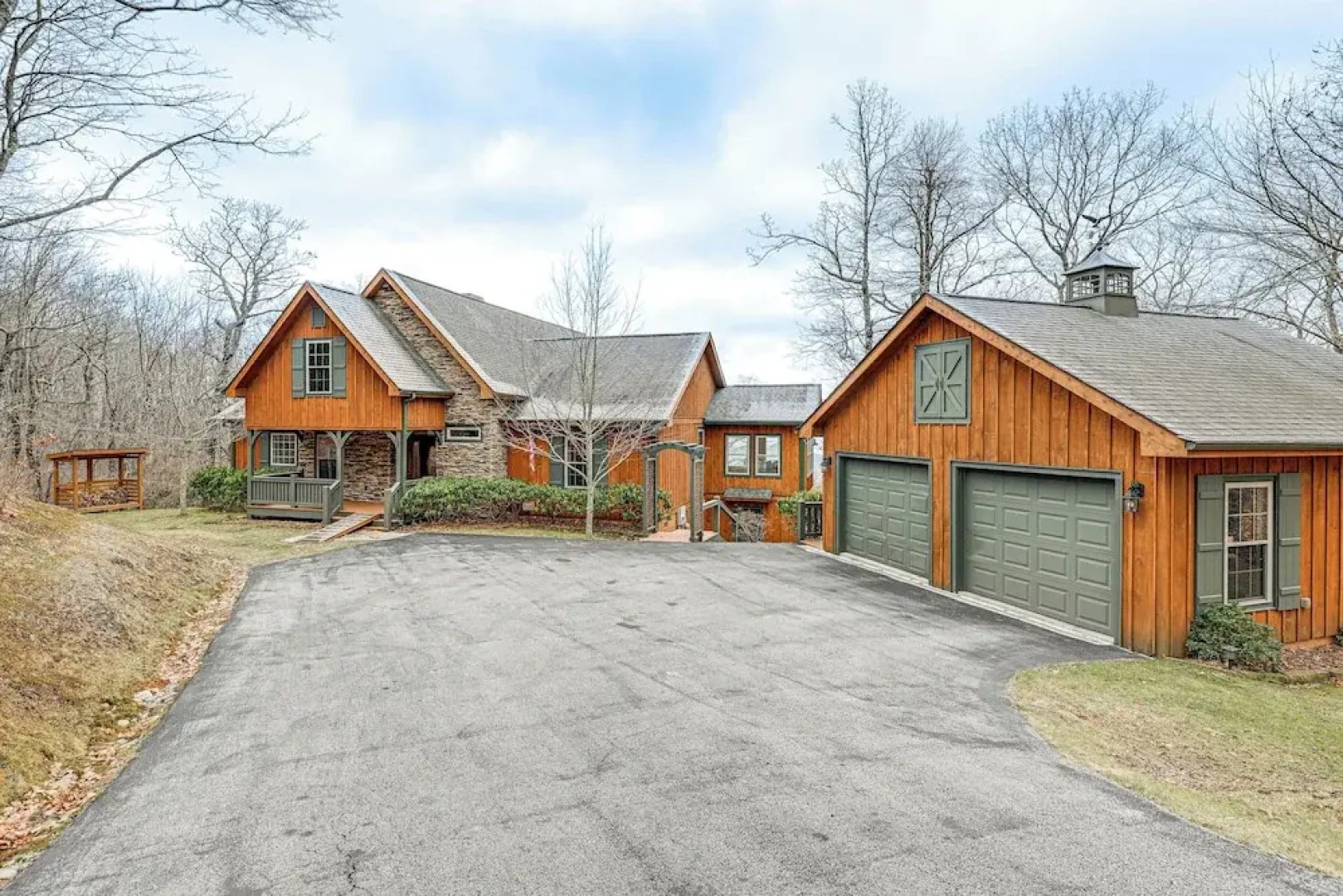 Sapphire Mountaintop Cabin w/ Views & 2 Decks