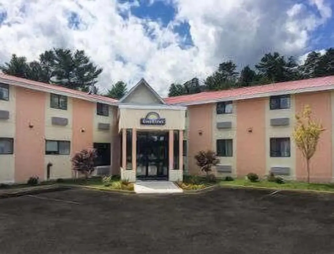 White Lake Inn & Tavern