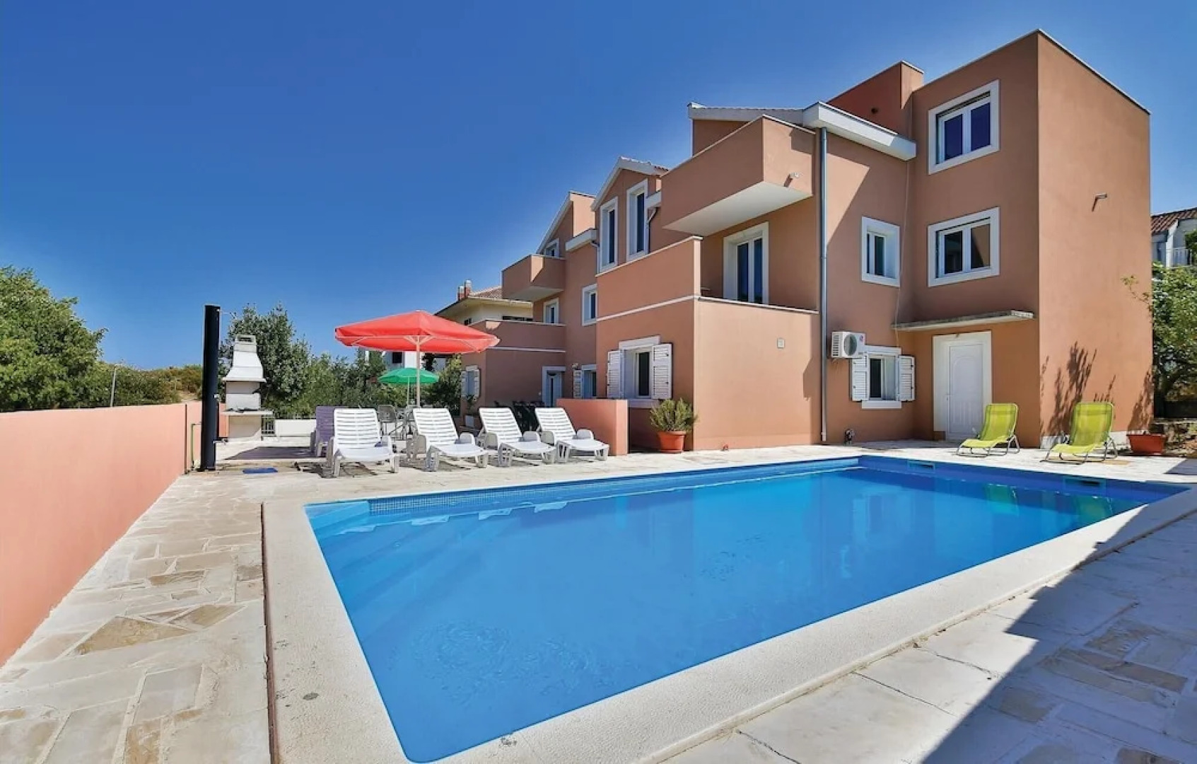 Awesome Home in Okrug Donji With Wifi and 6 Bedrooms