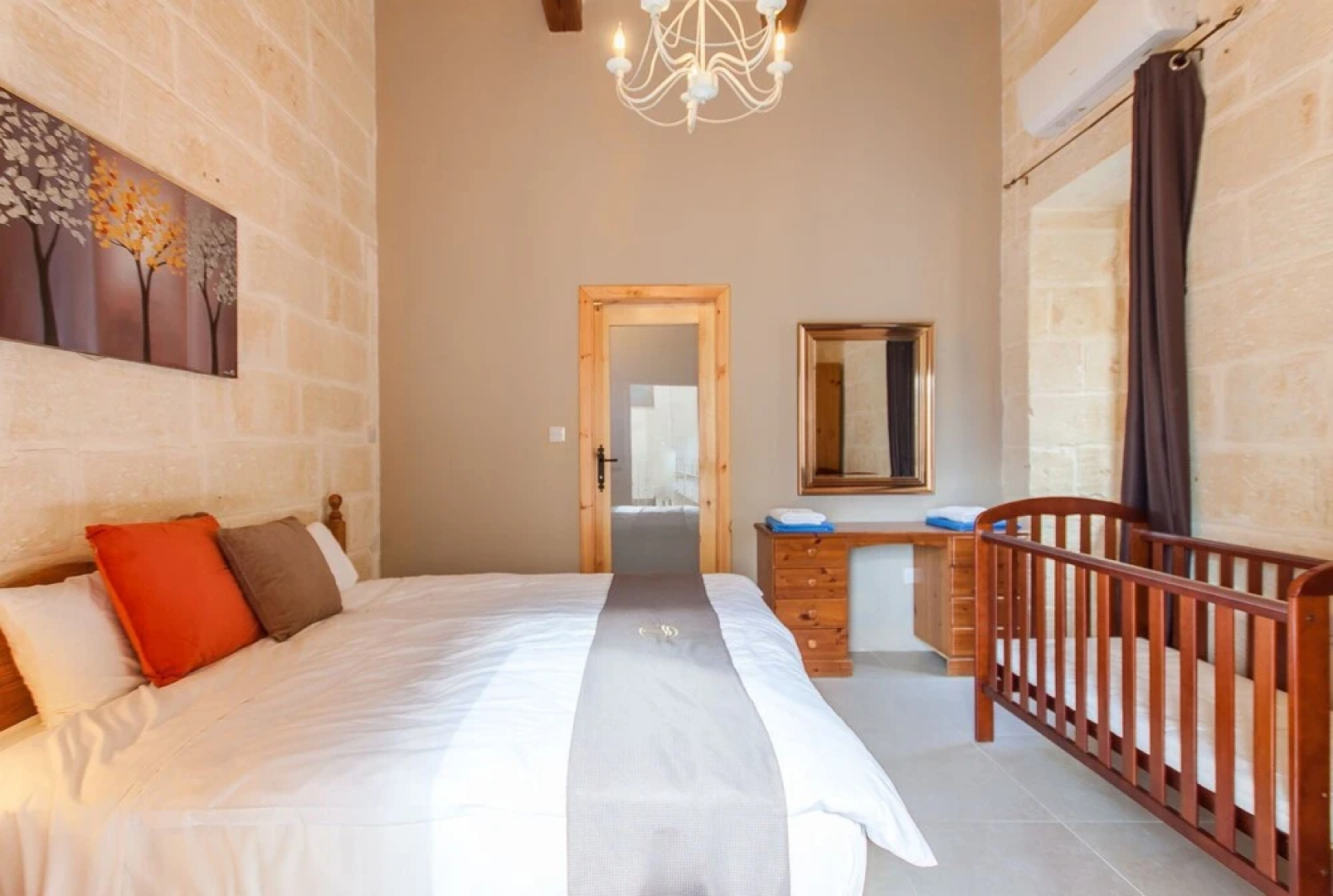 Nadurin, Gozitan Villa 7 Bedr. & 2 Pools