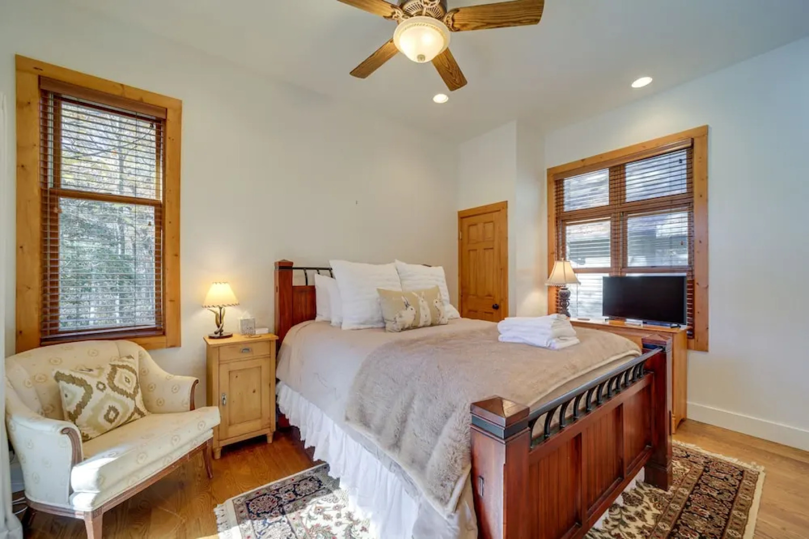 Sapphire Vacation Rental < 1 Mi to Whisper Lake!