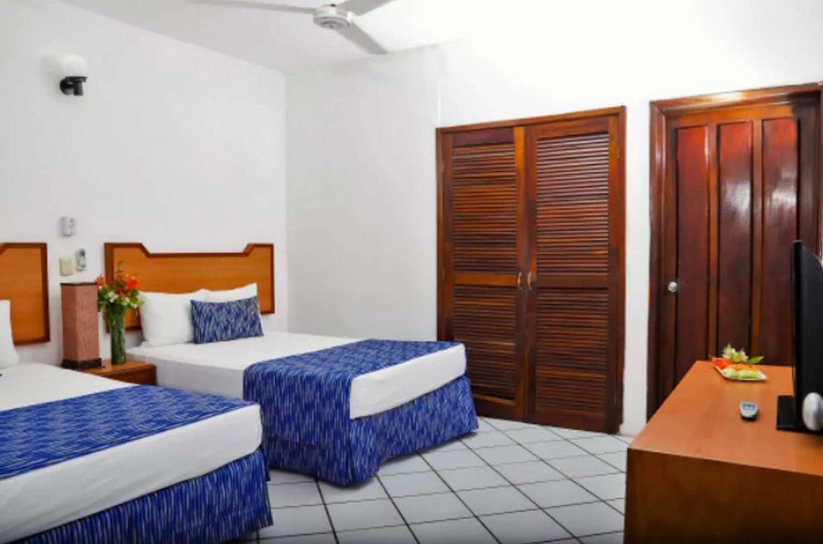 Costa Alegre Hotel & Suites