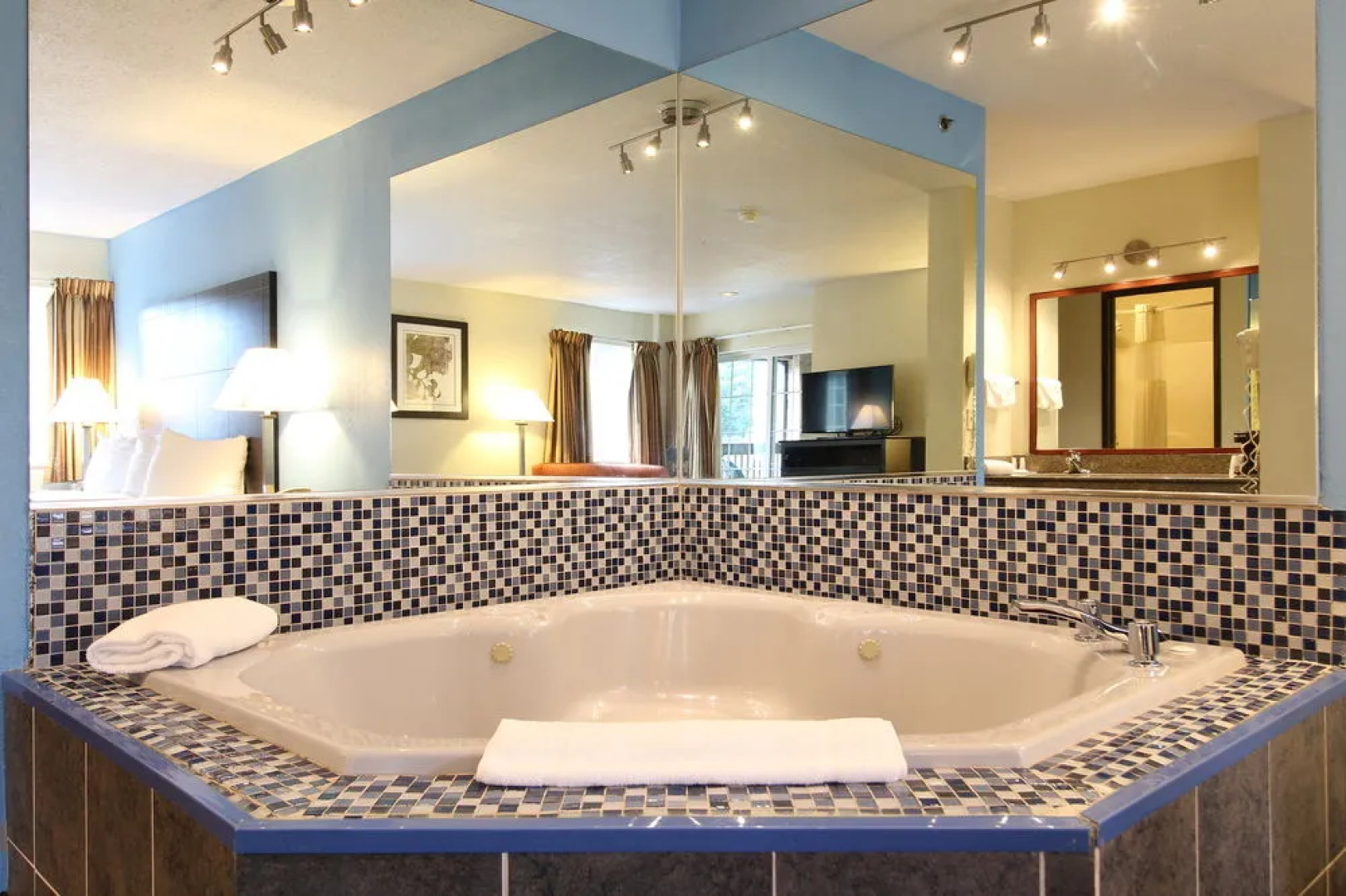 Baymont Inn & Suites Muskegon