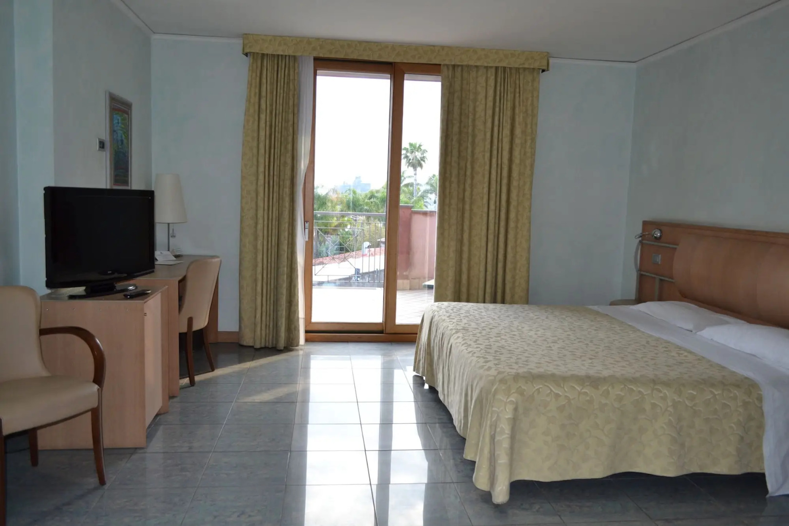 Marina Palace Hotel & Congress Hall