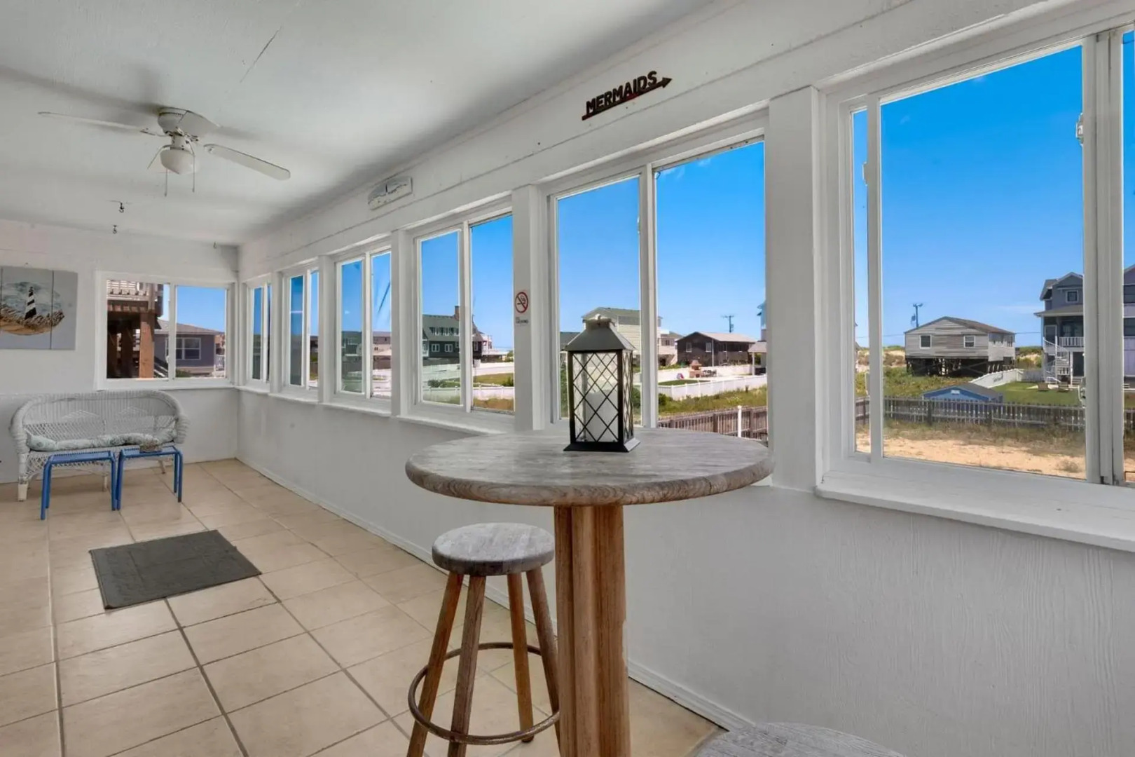 4122 - Blue White Haven