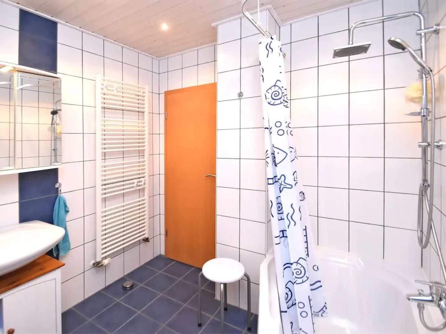 Bright Apartment With Private Balcony and use of Garden in the Weser Uplands