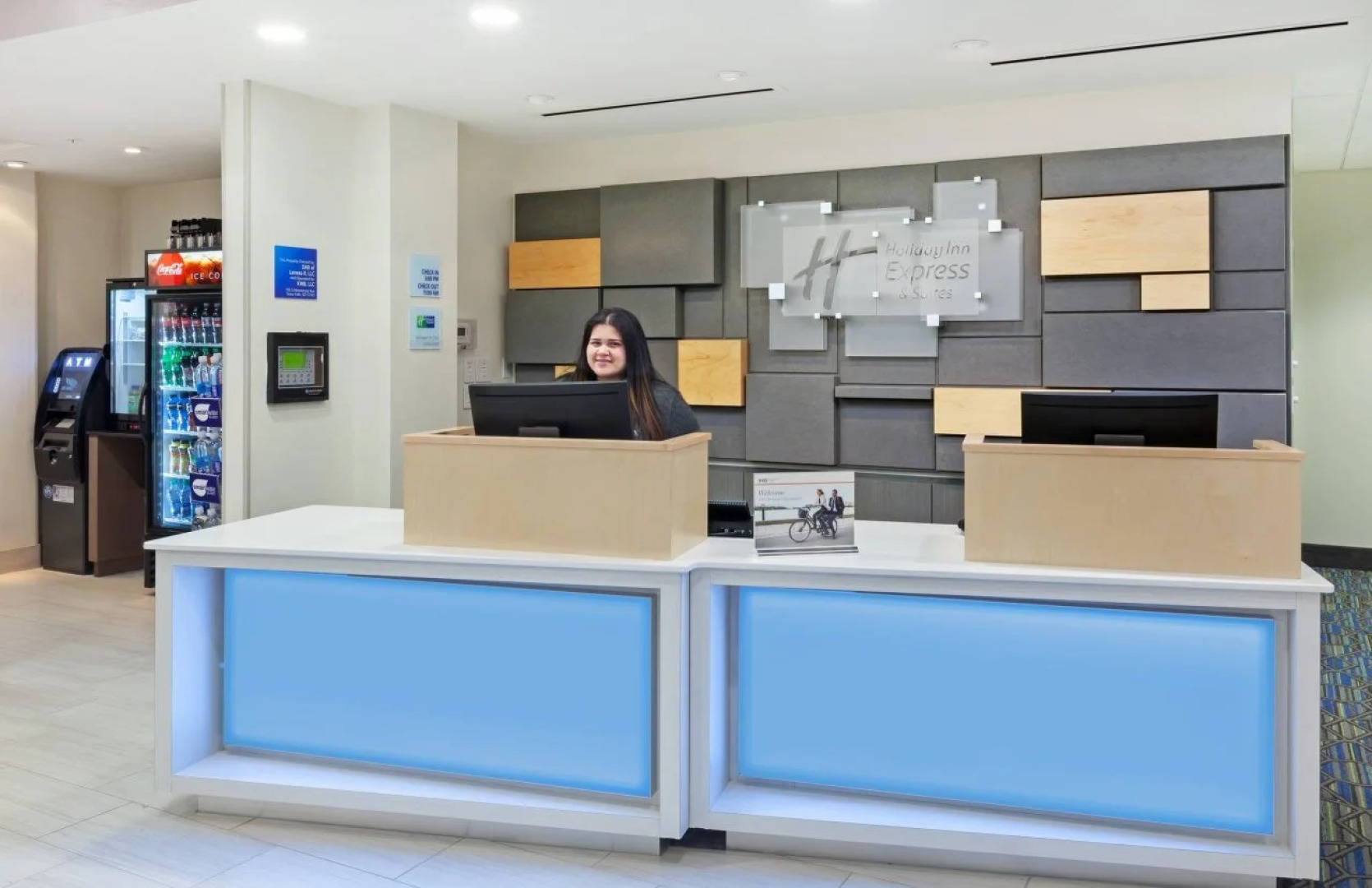 Holiday Inn Express & Suites Lenexa - Overland Park Area by IHG