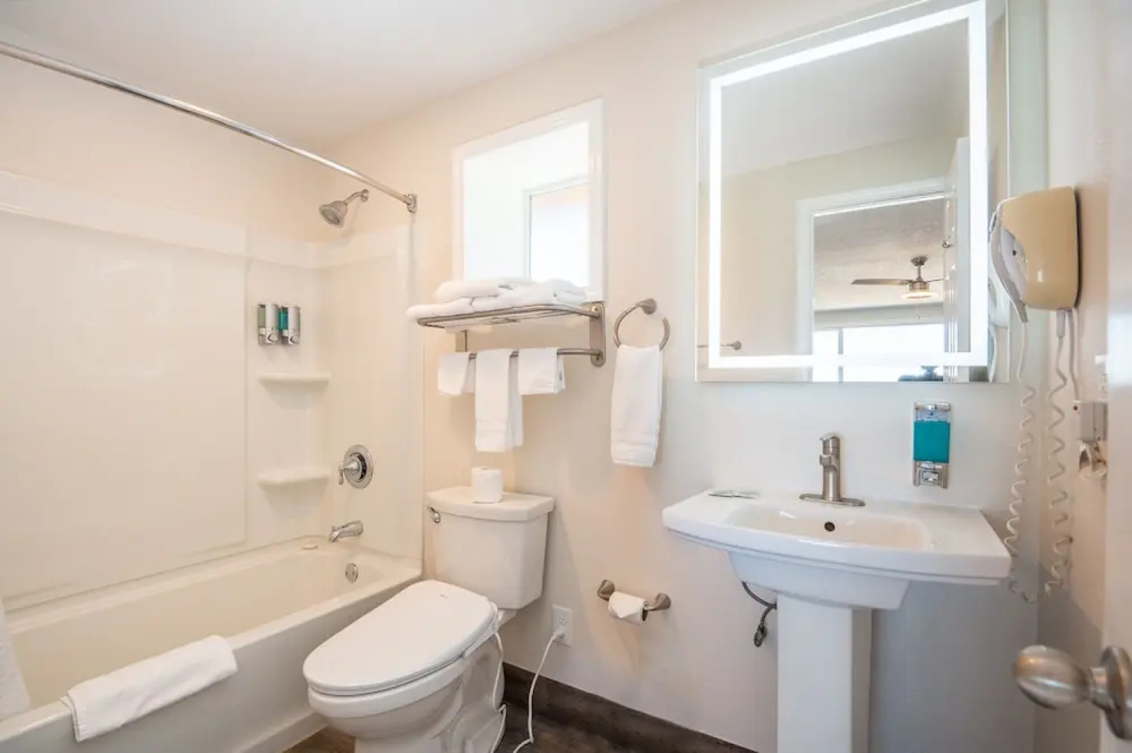 Sailor Jack's Oceanfront Inn