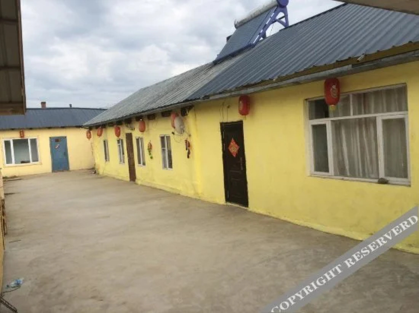 Arctic Village Snowman Chalet