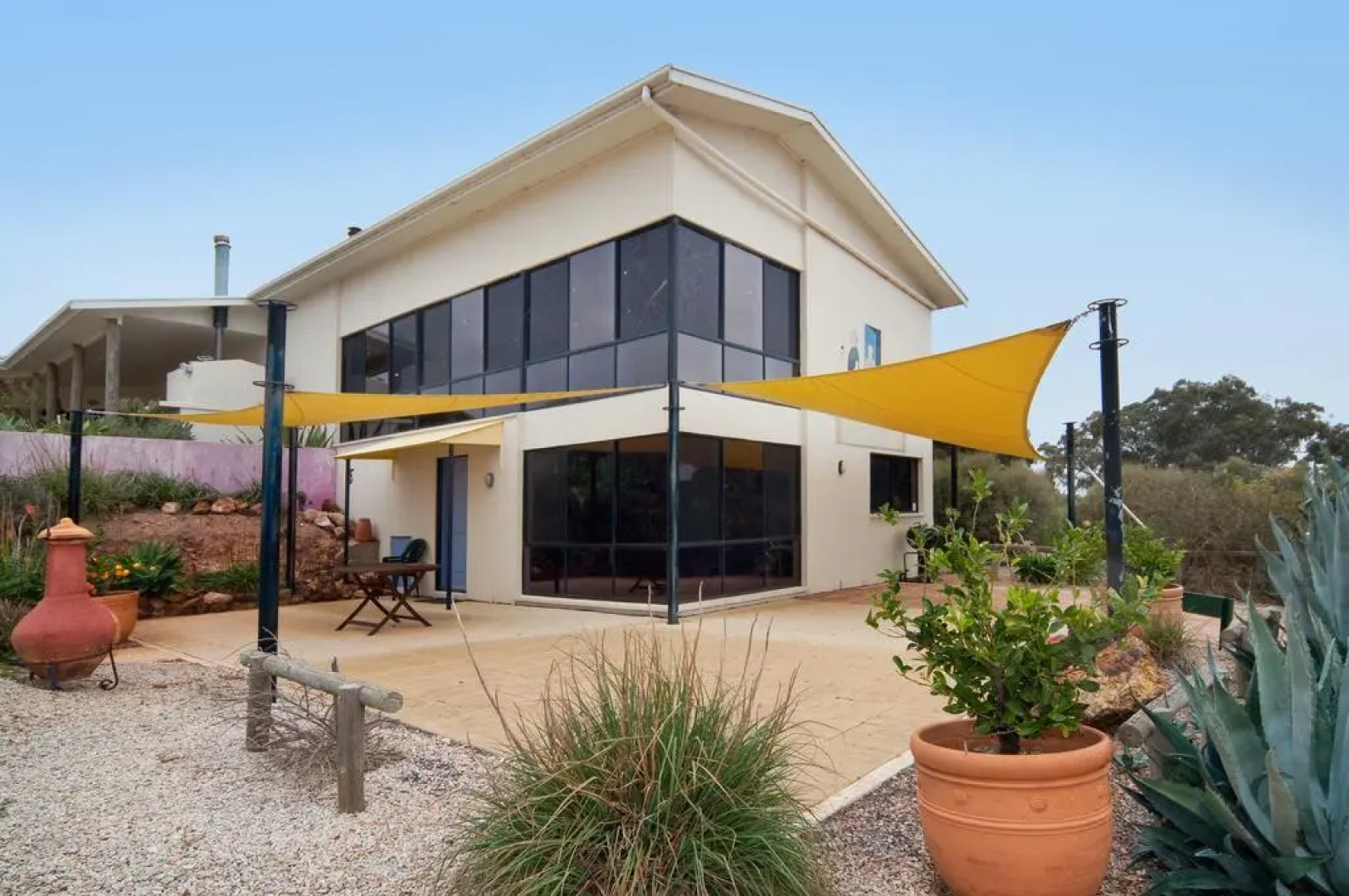 Mt Surmon Wines/Scarlattis Gallery/The Retreat