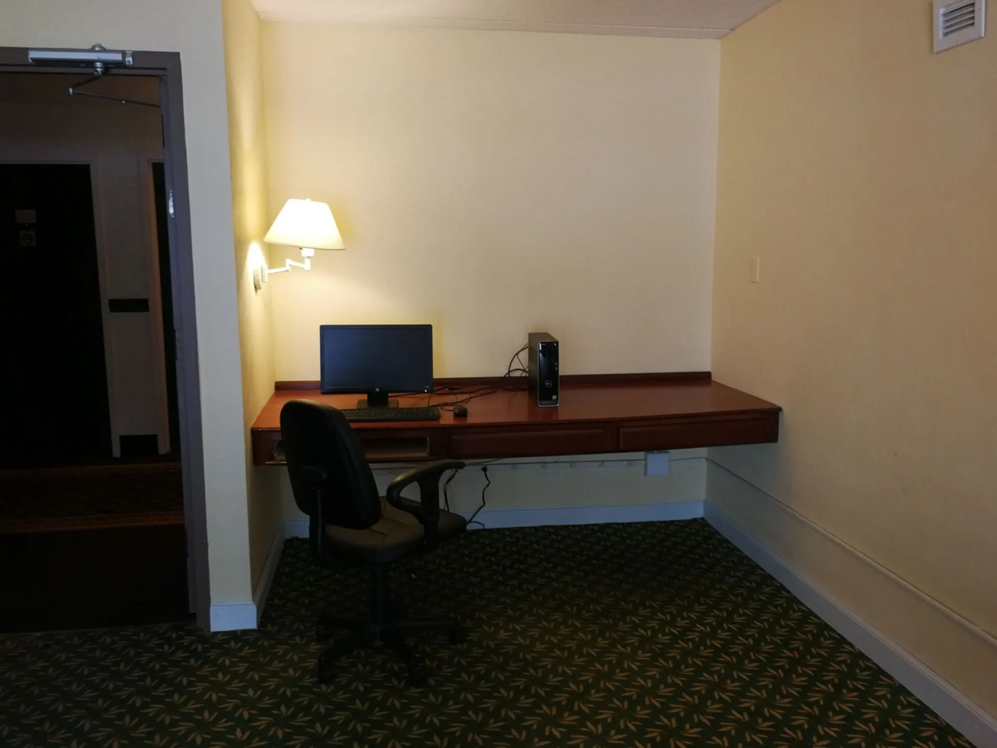 Mystic River Hotel & Suites Near Casinos