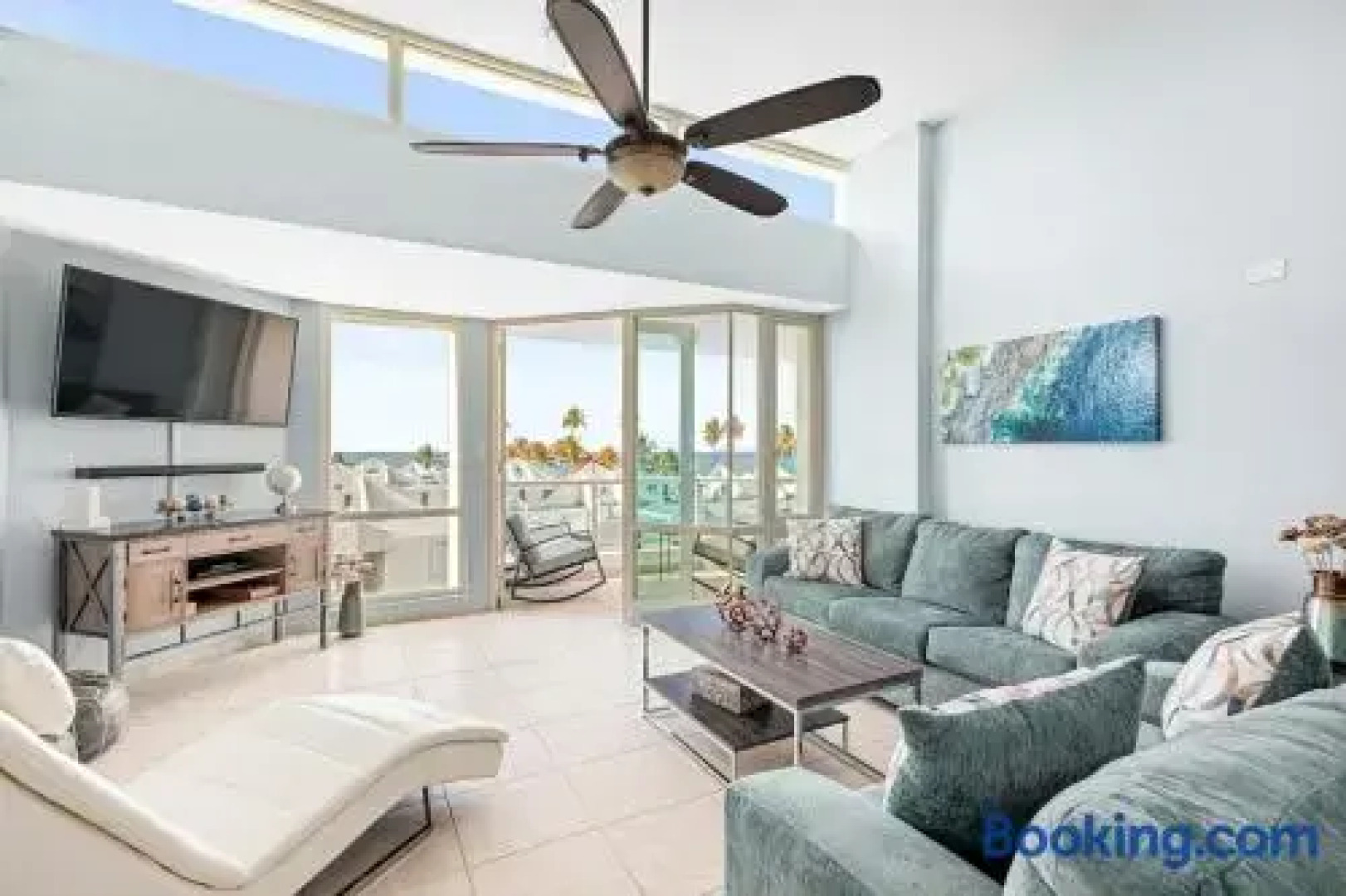 Ocean View Penthouse With Pool, Beachfront Complex 2 Bedroom Apts by Redawning