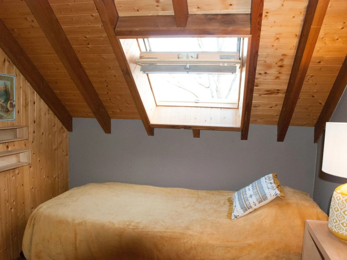 Perfect Spot on Edge of Large Woods with Hot Tub