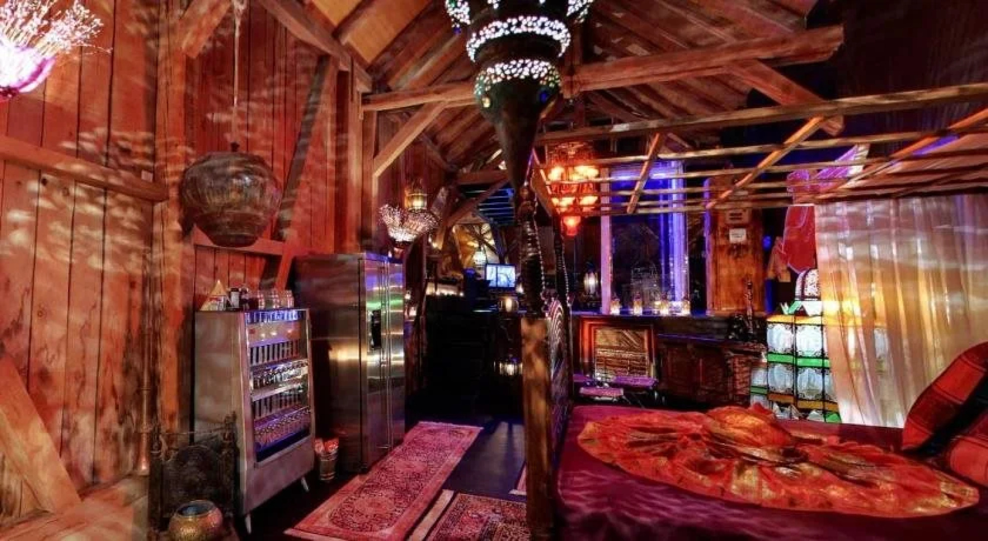 Bijou Hotel / Love and Romance