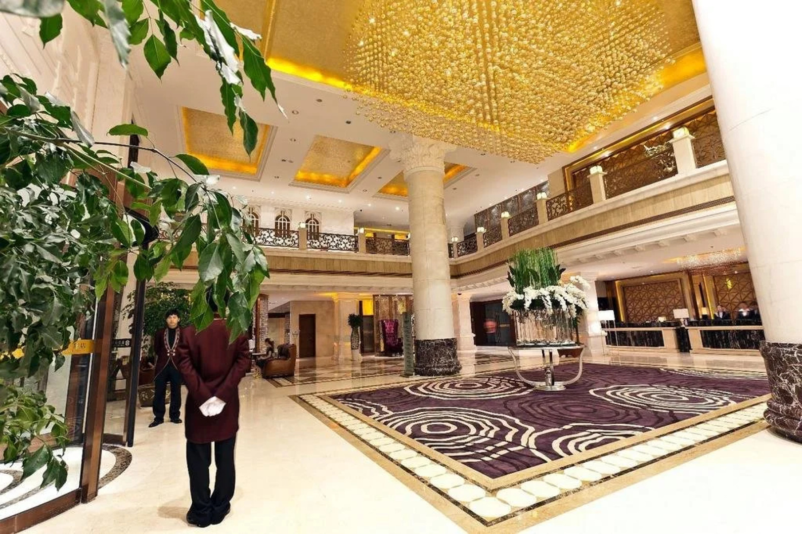 Xinyang East Earl Hotel