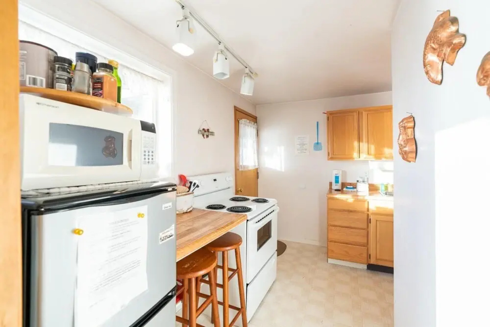 Whale Pointe 2 Br cottage by RedAwning