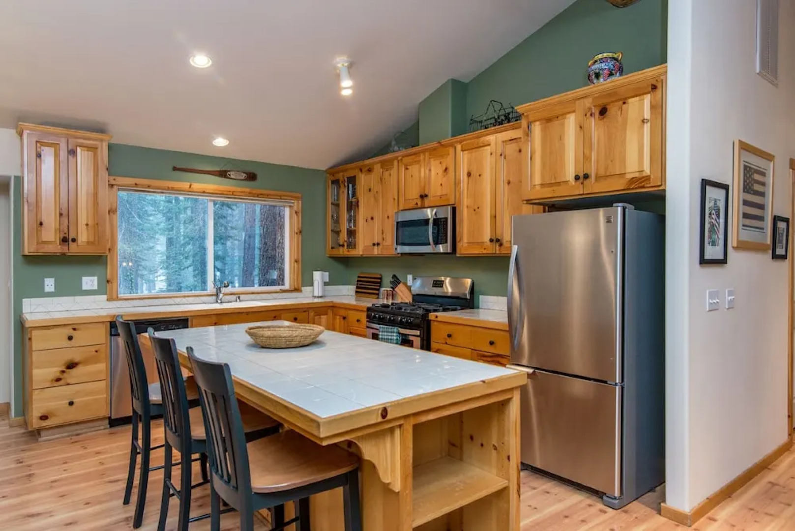 Sugar Pine Haus with Hot Tub by RedAwning