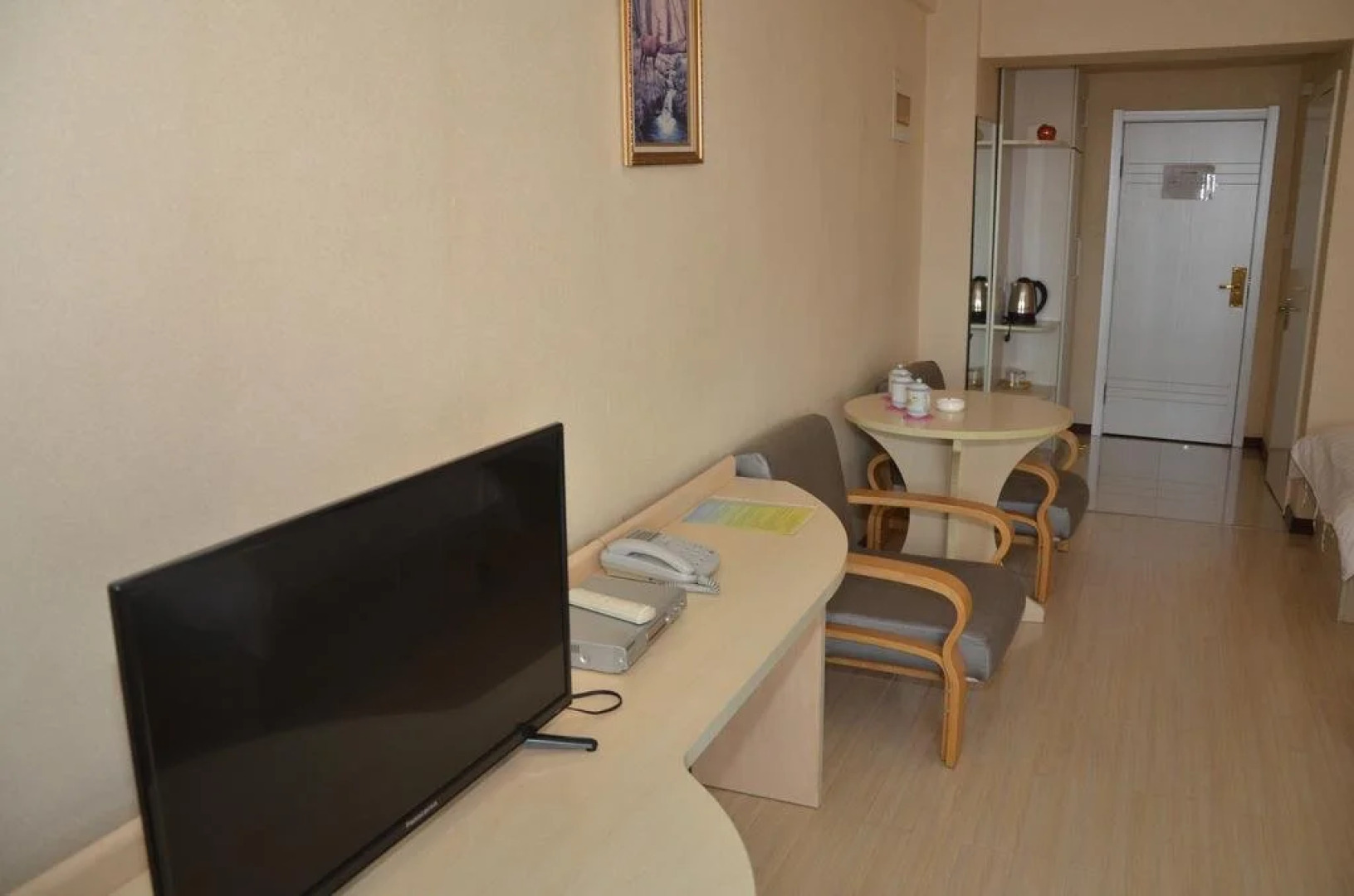 Super 9 Business Hotel