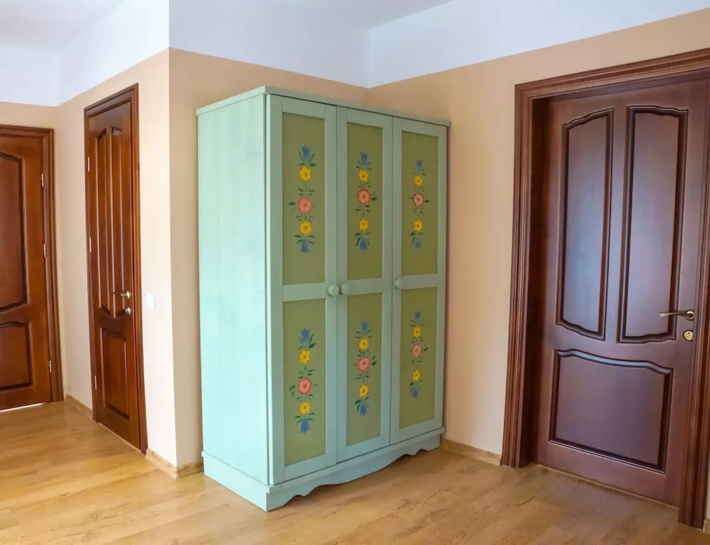 Отель «Кривое озеро»