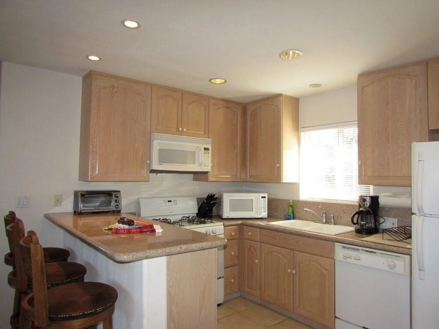 032 - Lakefront Village Escape