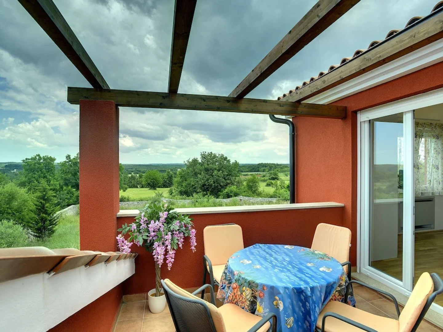 Modern Holiday Home With Pool in Bratulici