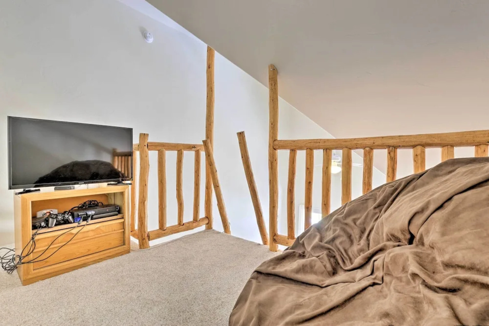 'rocky Bear Lodge' on 2 Acres Near Turquoise Lake