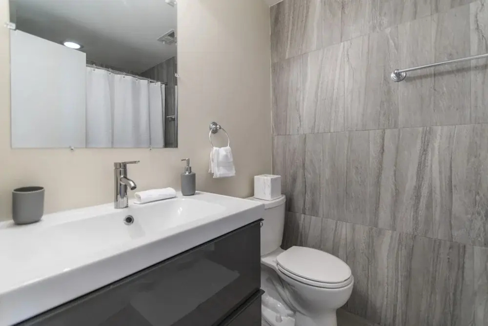 Majestic Nolibs Retreat - Roof Deck and Balcony