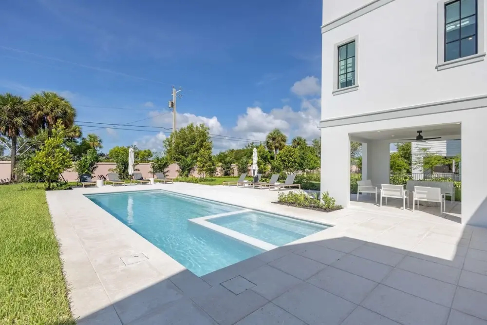 Brand New Catchlight House With Private Pool