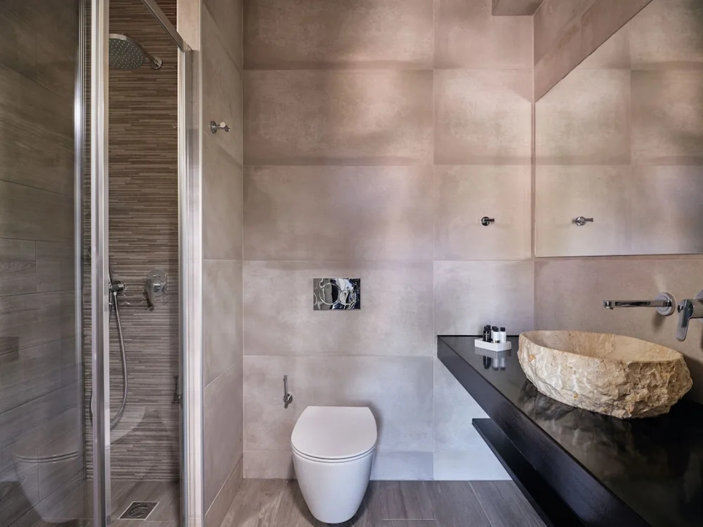 Prima Vista Beachfront Boutique Hotel