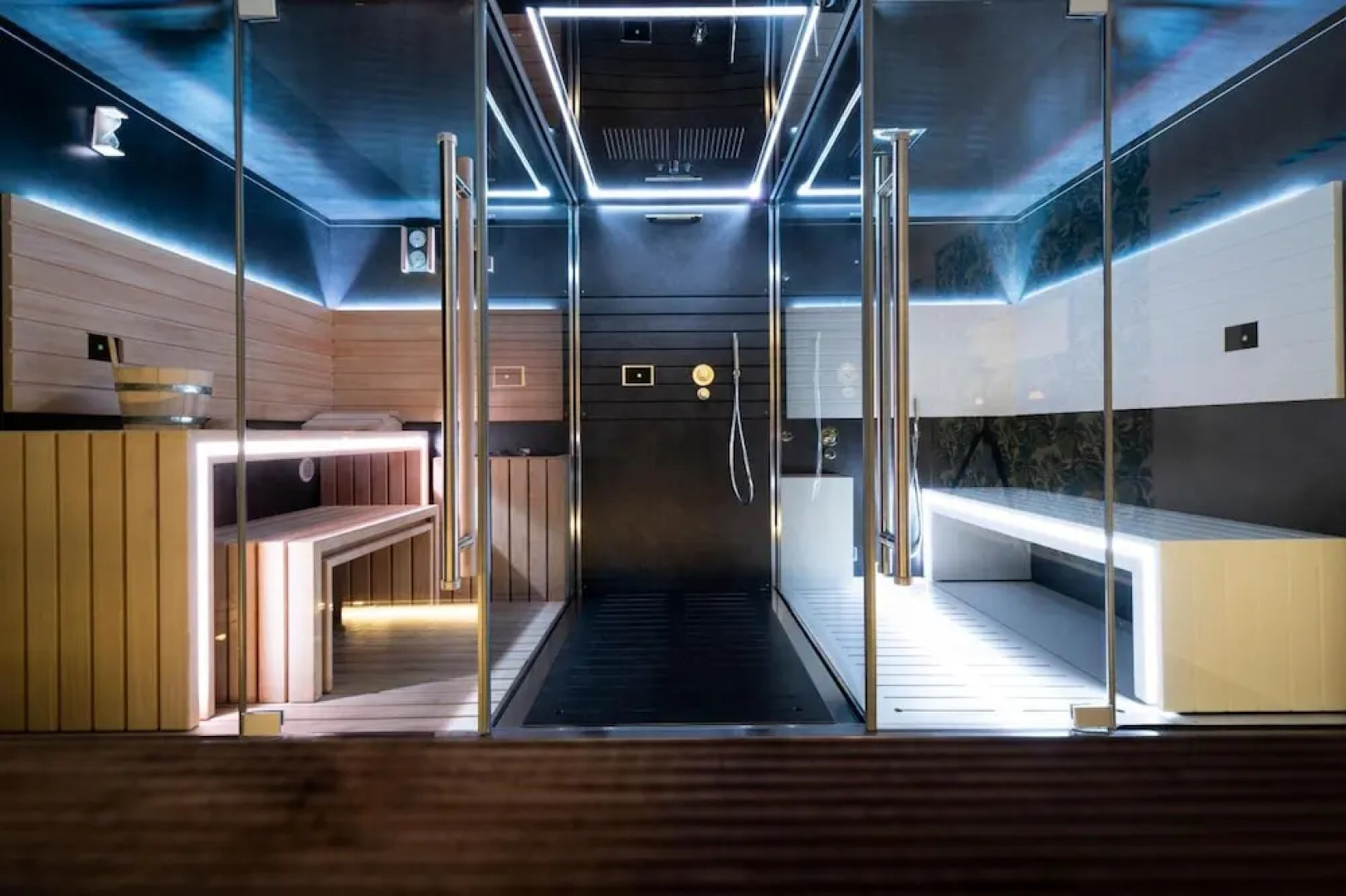 Alkamuri Posh Hotel Spa - 102 Suite Deluxe