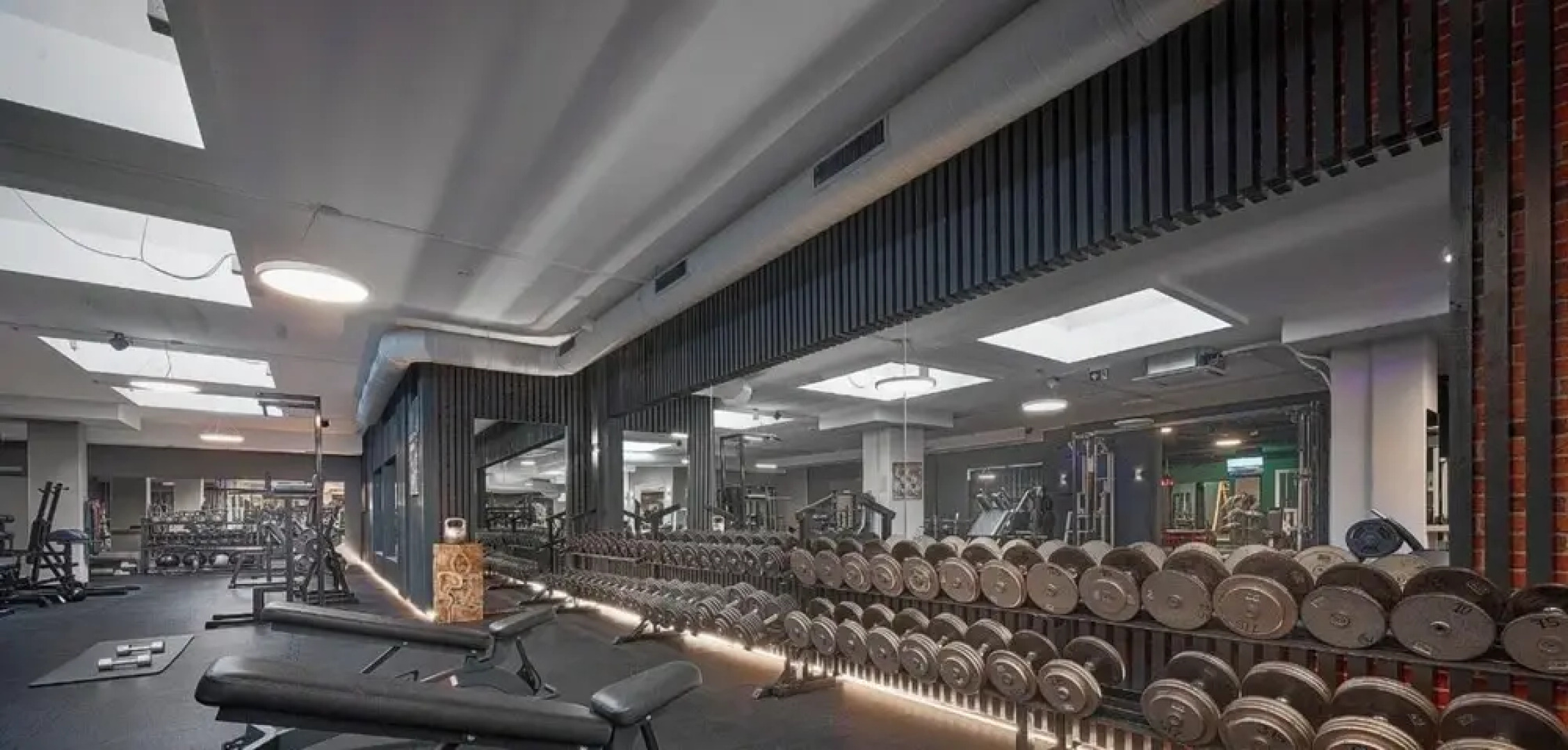 Deluxe Apartment Art Collection With King Bed and Air Conditioning