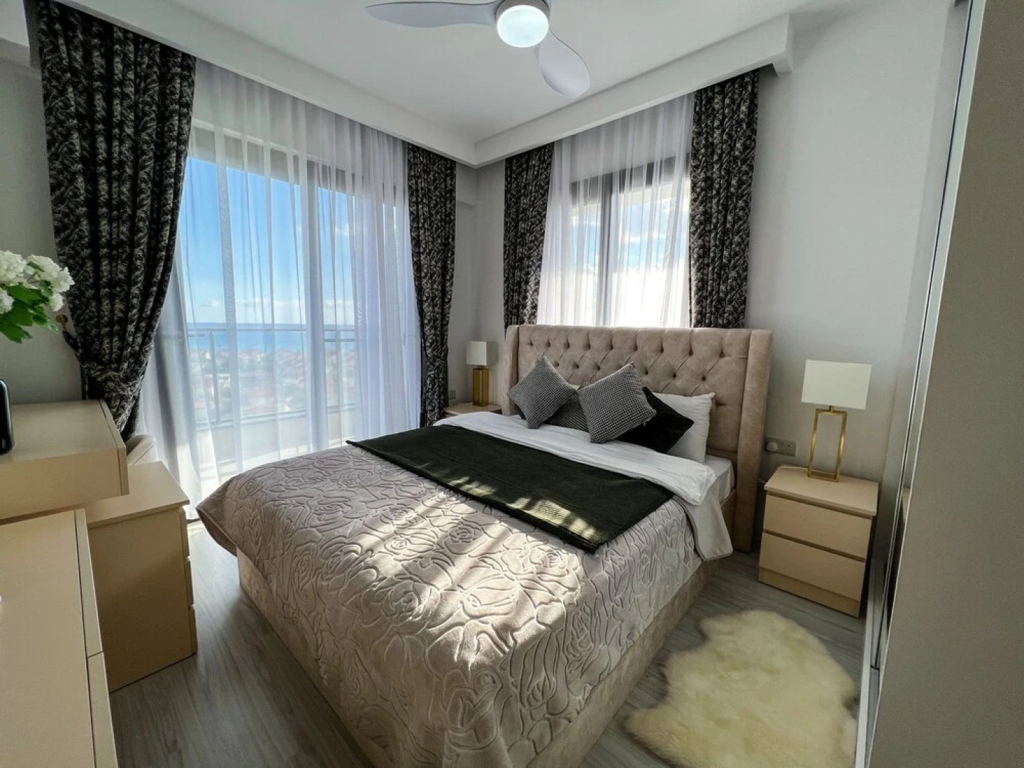 Iona Pool Apartments