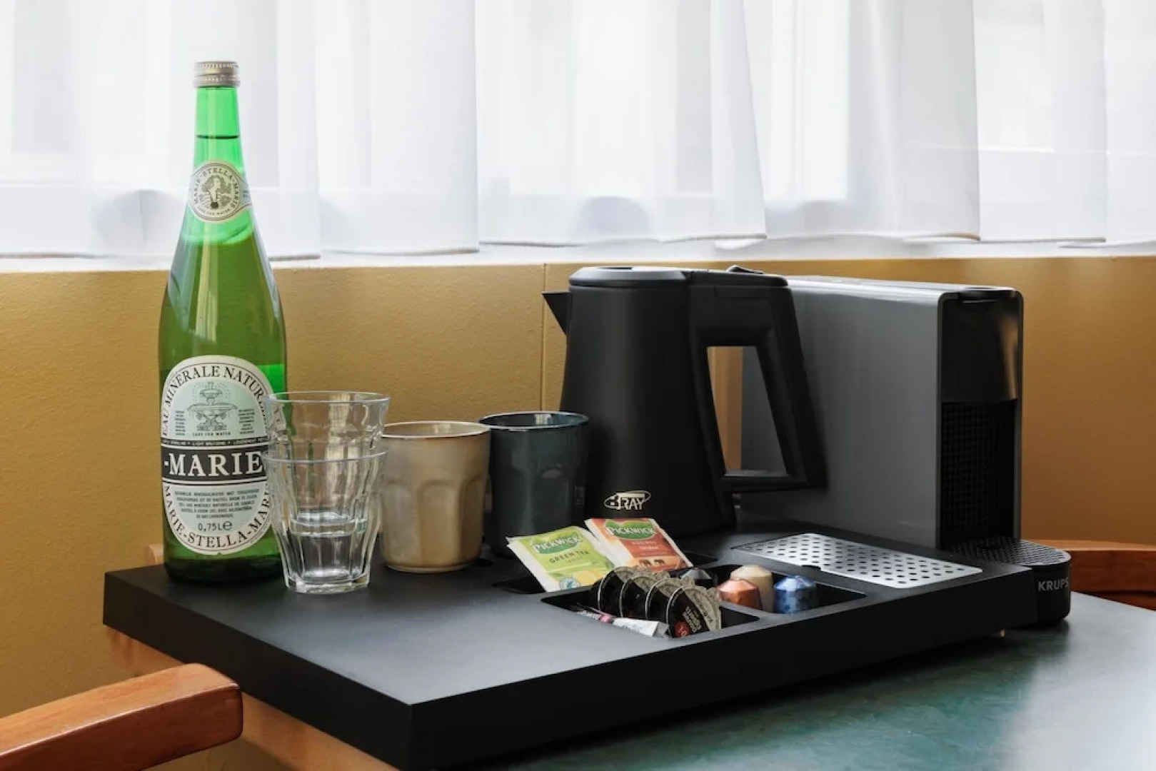 Green White Hotel Restaurant