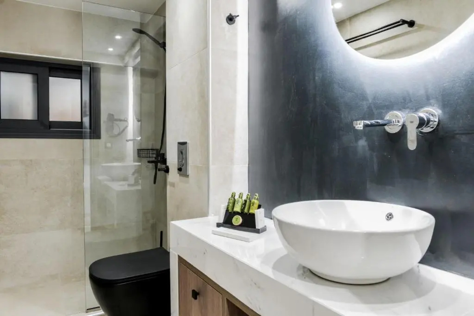 Lagoon Luxury Suites