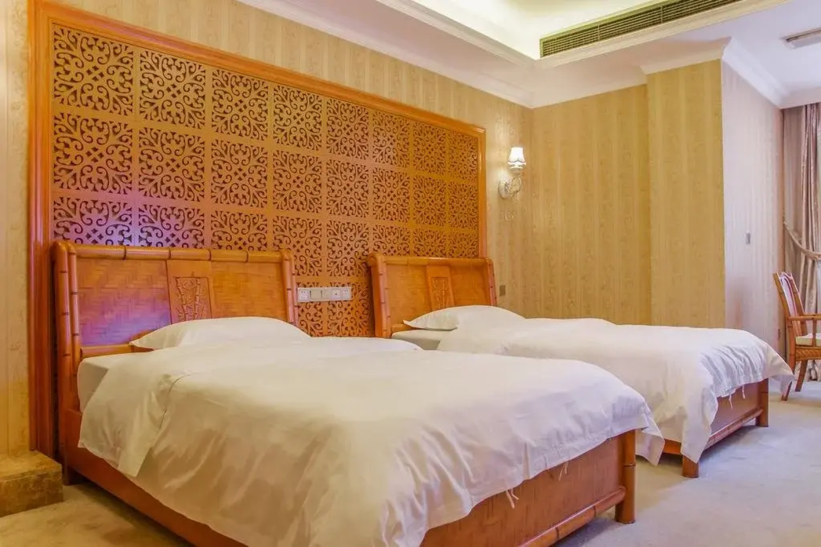 Yibinbandao Holiday Hotel