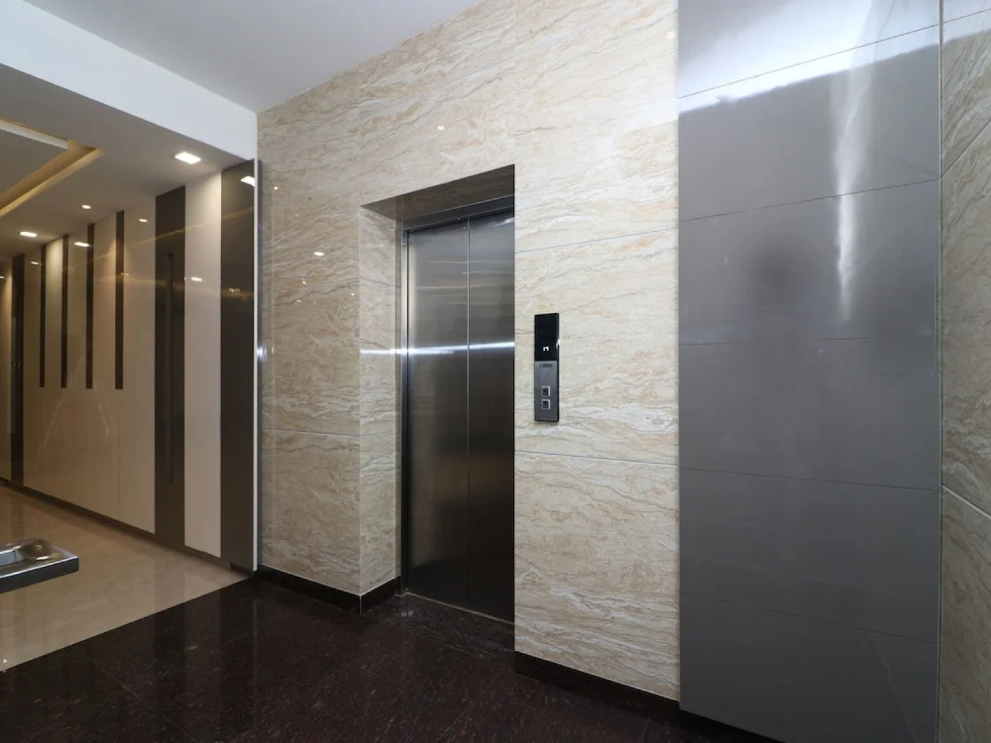 OYO 13616 Hotel Gala Galaxy