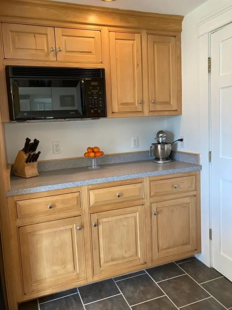 North Sebago Charmer Limit 10 3 Bedroom Home by RedAwning