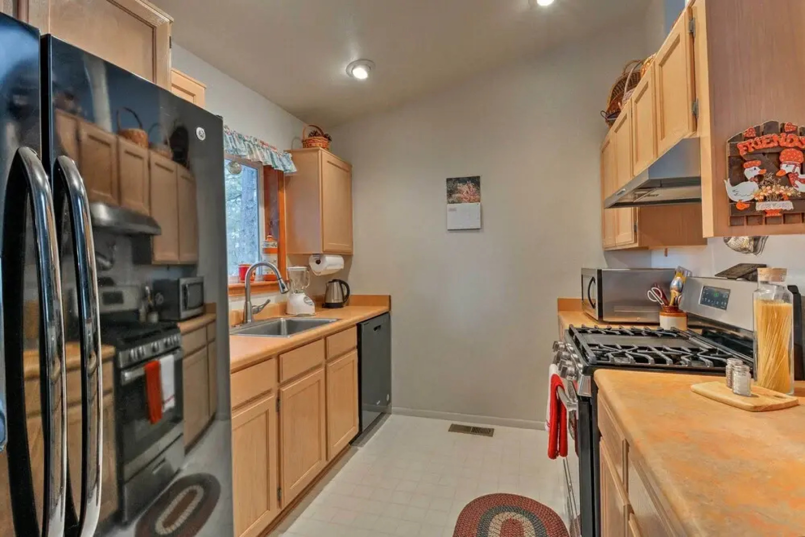 1 Mi Odell Lake: Munds Park Home w/ 3 Decks